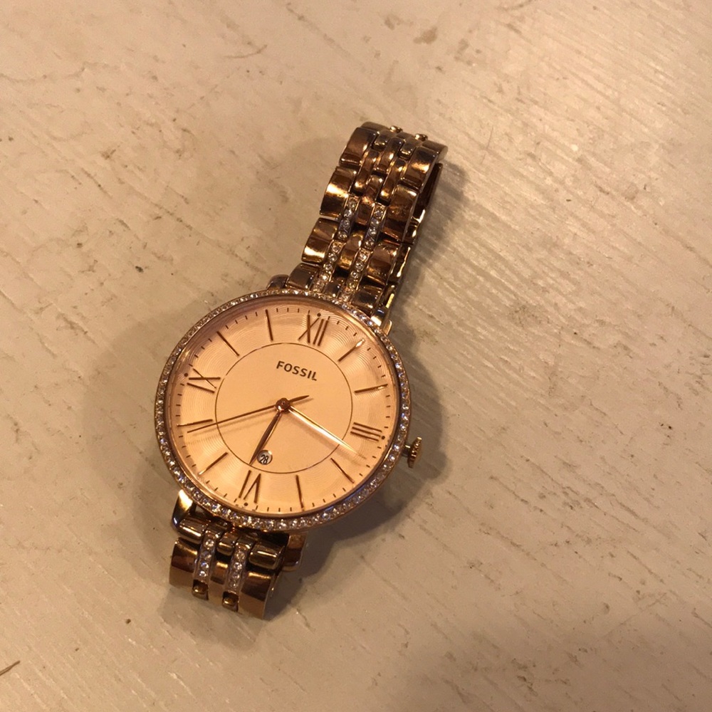 Women’s rose gold fossil watch